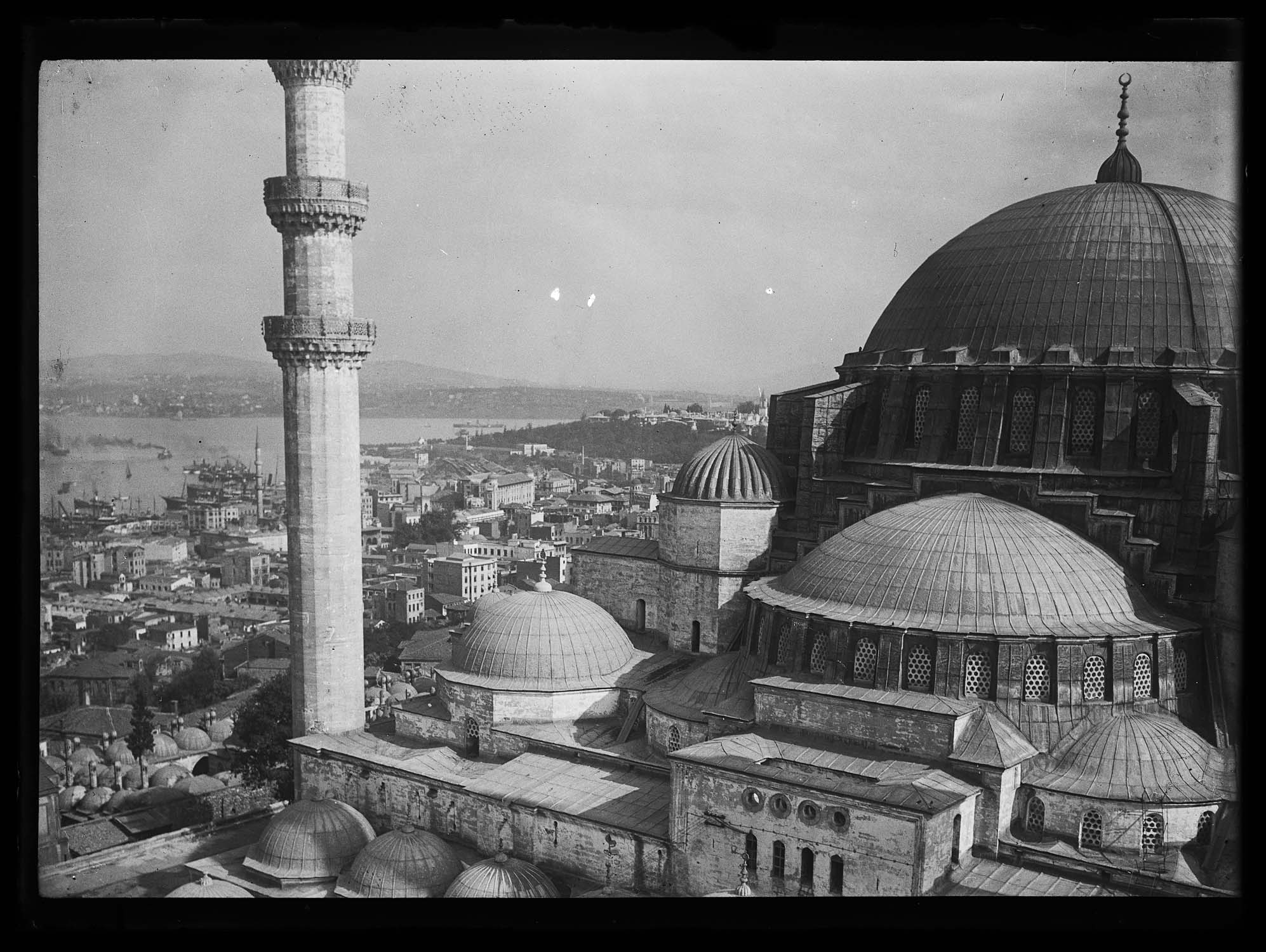 Vue sur la mosquée et la ville depuis le minaret sud-ouest